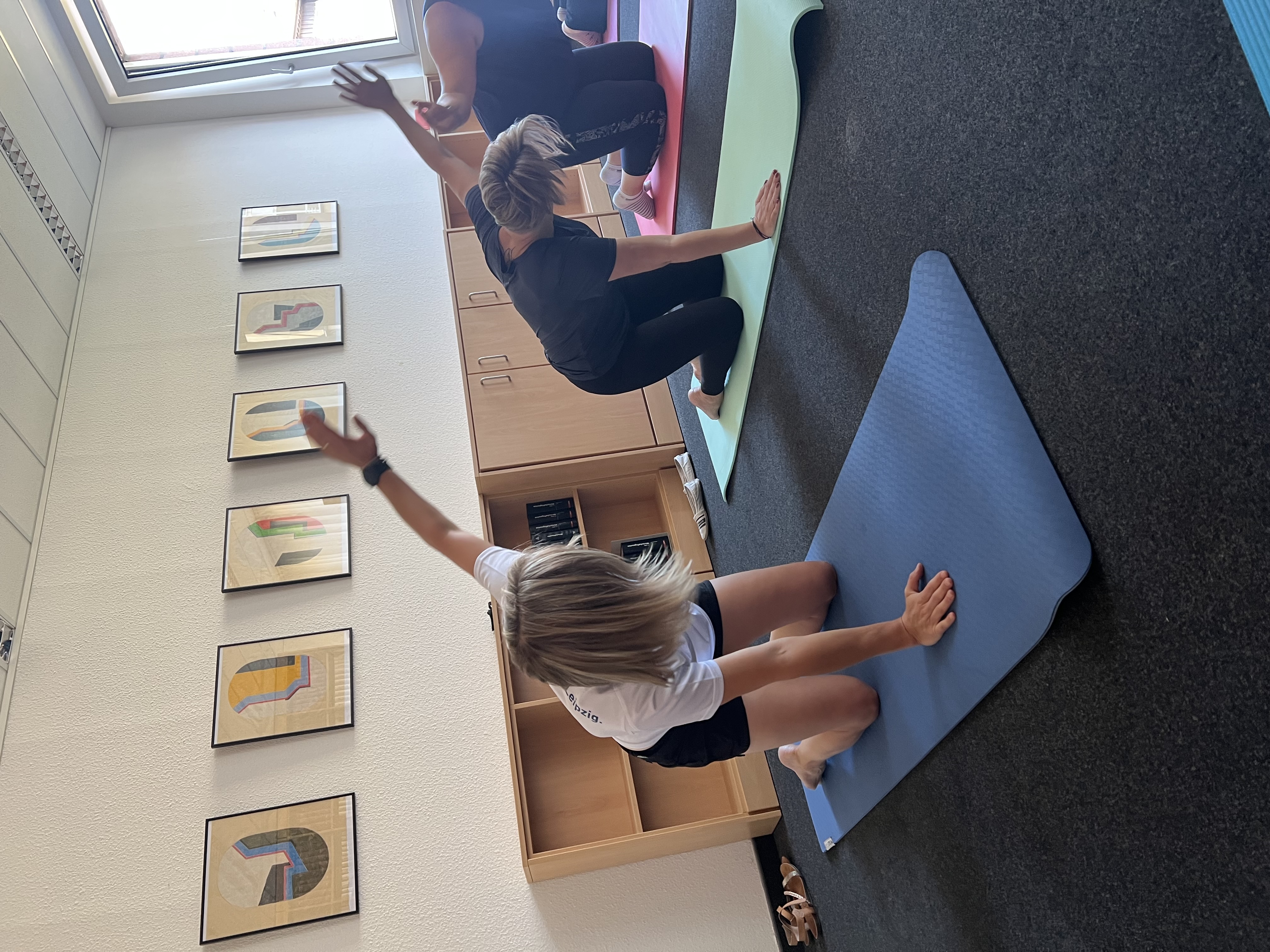 Bewegte Pause, starke Teams: Firmenfitness im Alltag